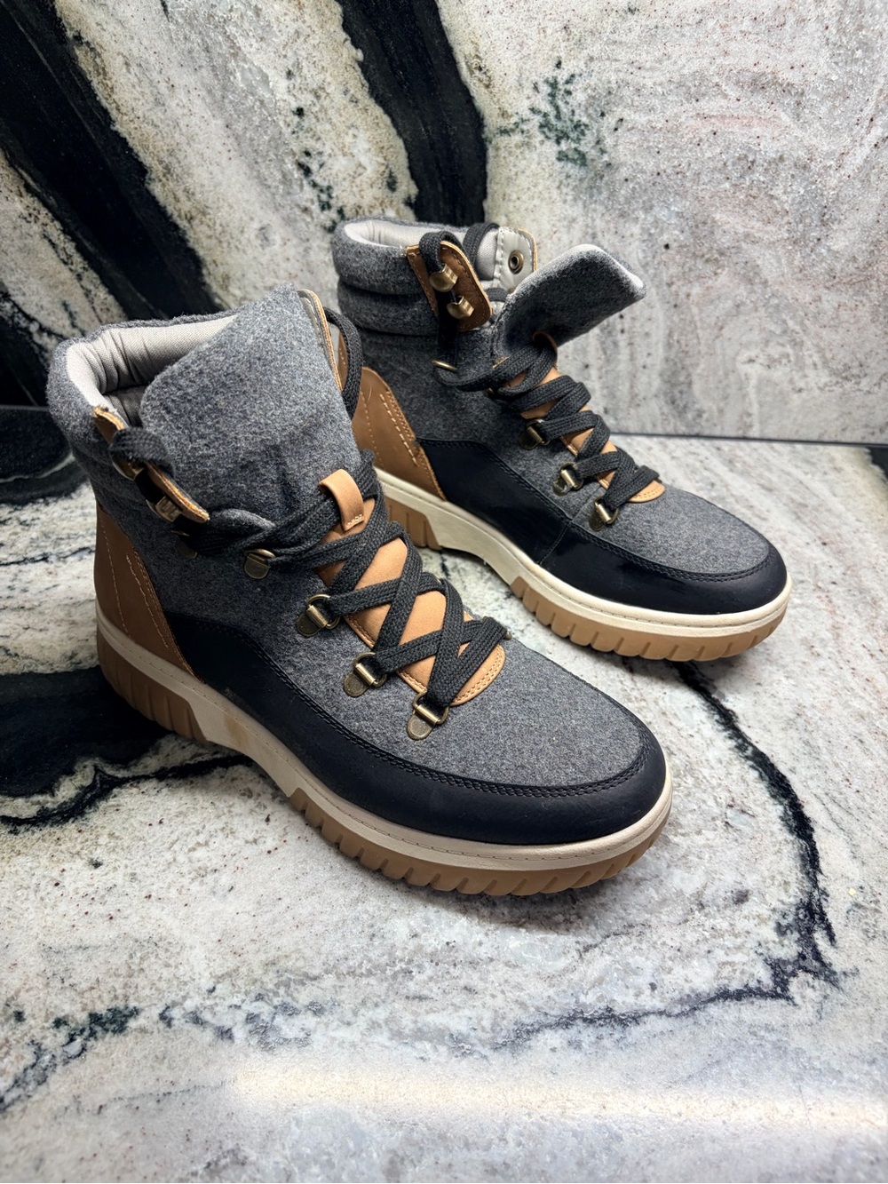 Sonoma Women’s 7.5 Hiking Boots Gray Black Tan Lace Up Sneaker Boots